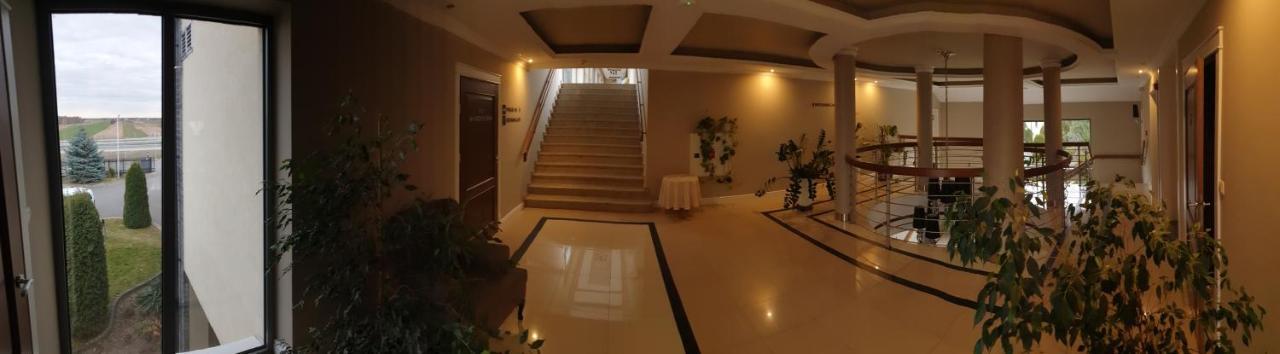 Hotel Kamiza Wyszków Εξωτερικό φωτογραφία